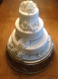 Perfectly Perfect   Beautiful Cakes and Flowers For All Occasions 1064584 Image 4